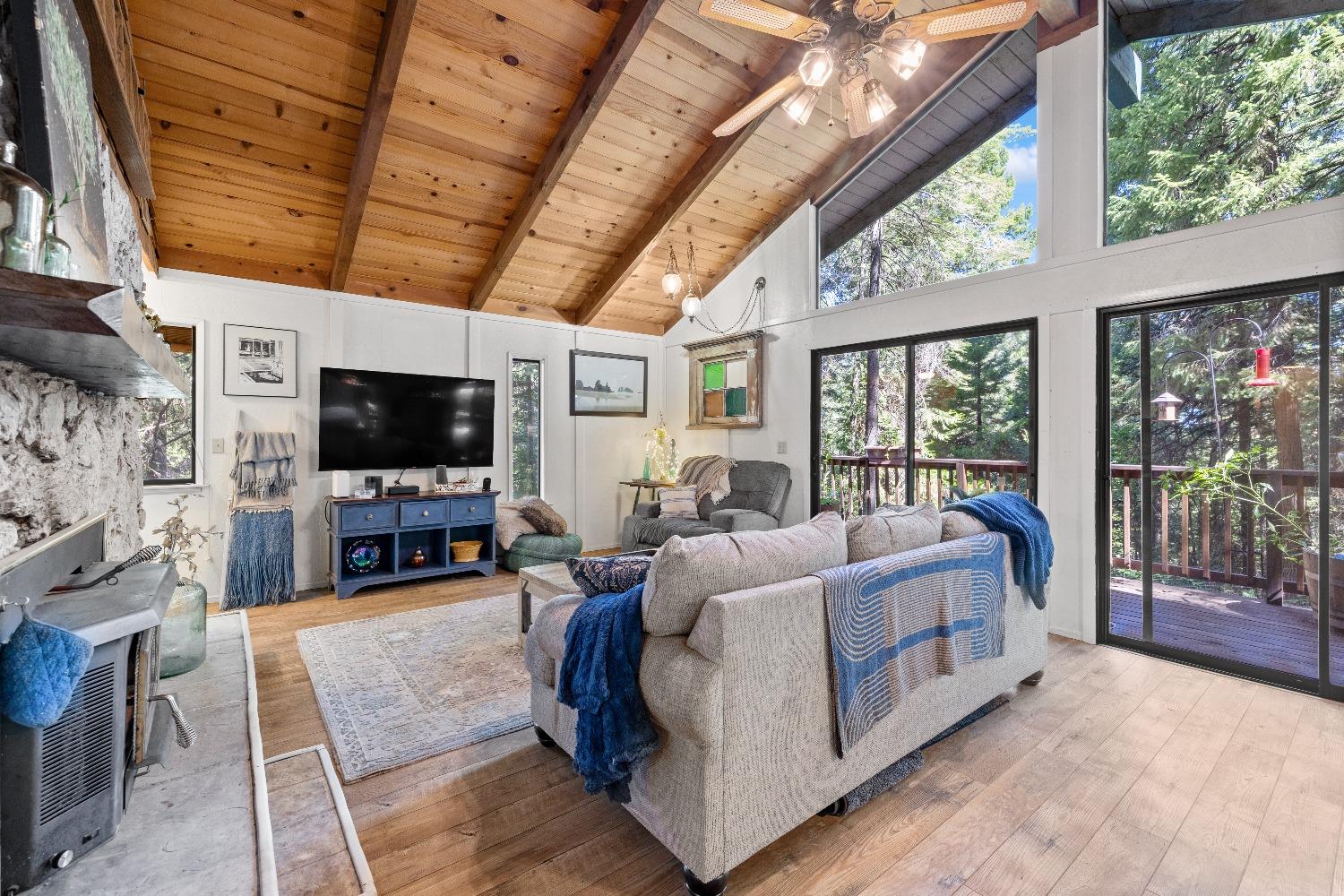 Detail Gallery Image 1 of 1 For 2829 Little John Ct, Pollock Pines,  CA 95726 - 2 Beds | 2 Baths