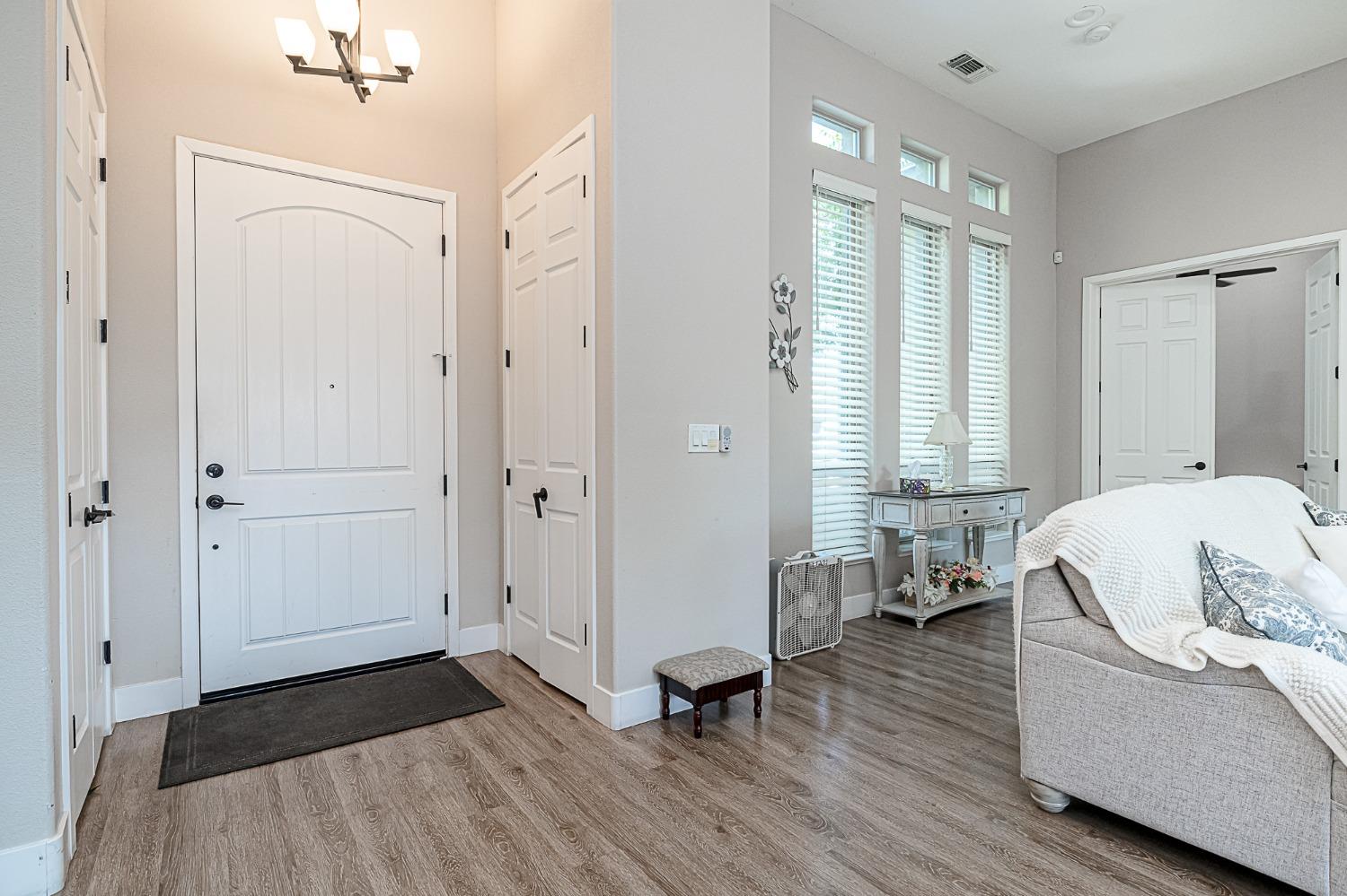 Detail Gallery Image 4 of 21 For 800 Hintze Landing Ct, Modesto,  CA 95354 - 4 Beds | 2/1 Baths