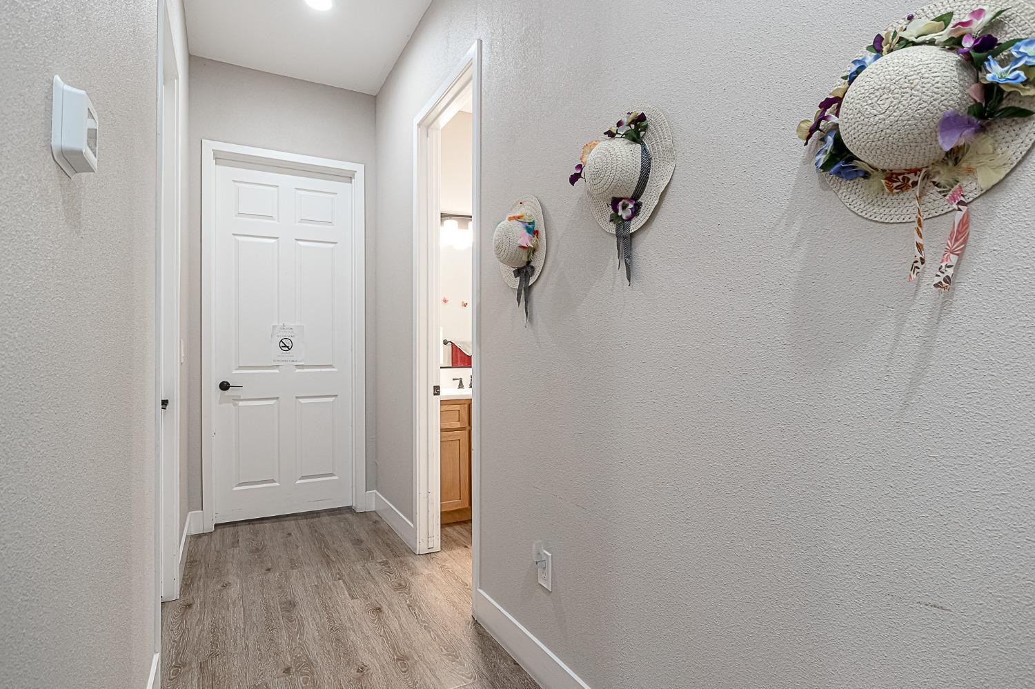 Detail Gallery Image 16 of 21 For 800 Hintze Landing Ct, Modesto,  CA 95354 - 4 Beds | 2/1 Baths