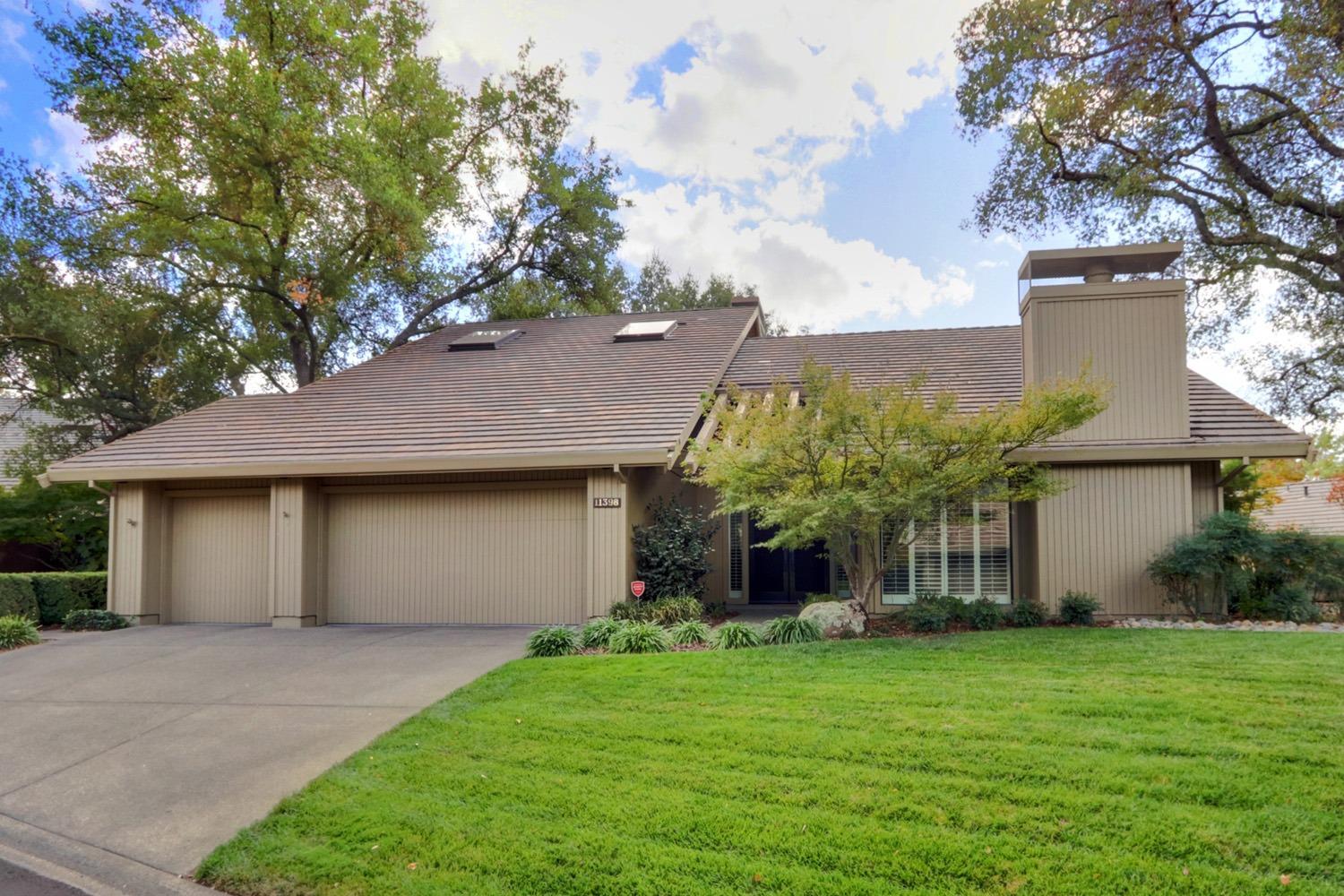 Detail Gallery Image 1 of 1 For 11398 Huntington Village Ln, Gold River,  CA 95670 - 4 Beds | 2/1 Baths