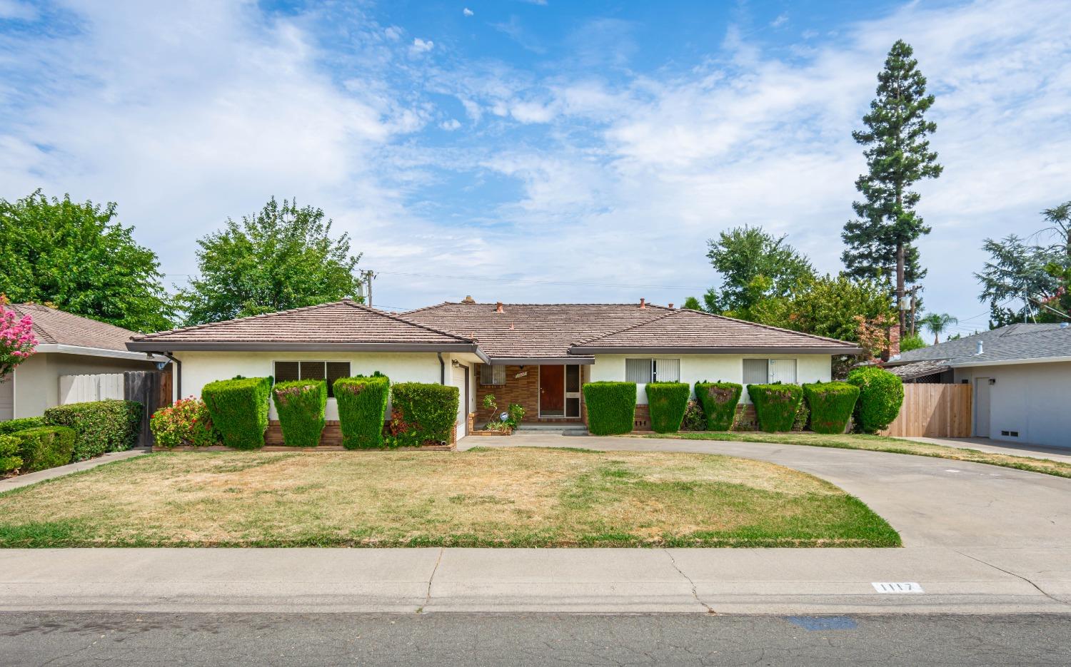 Detail Gallery Image 1 of 1 For 1117 Woodshire Way, Sacramento,  CA 95822 - 4 Beds | 2/1 Baths