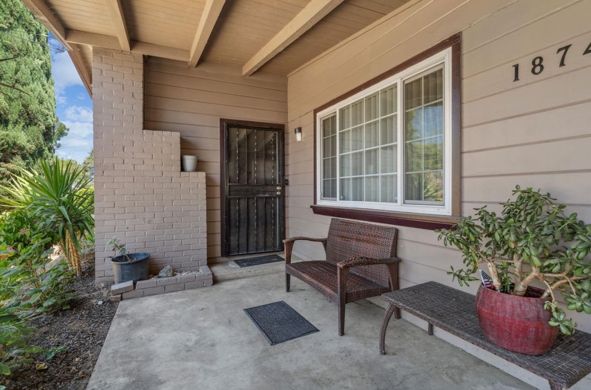 Detail Gallery Image 3 of 13 For 1874 W Harding Way, Stockton,  CA 95203 - 2 Beds | 1 Baths