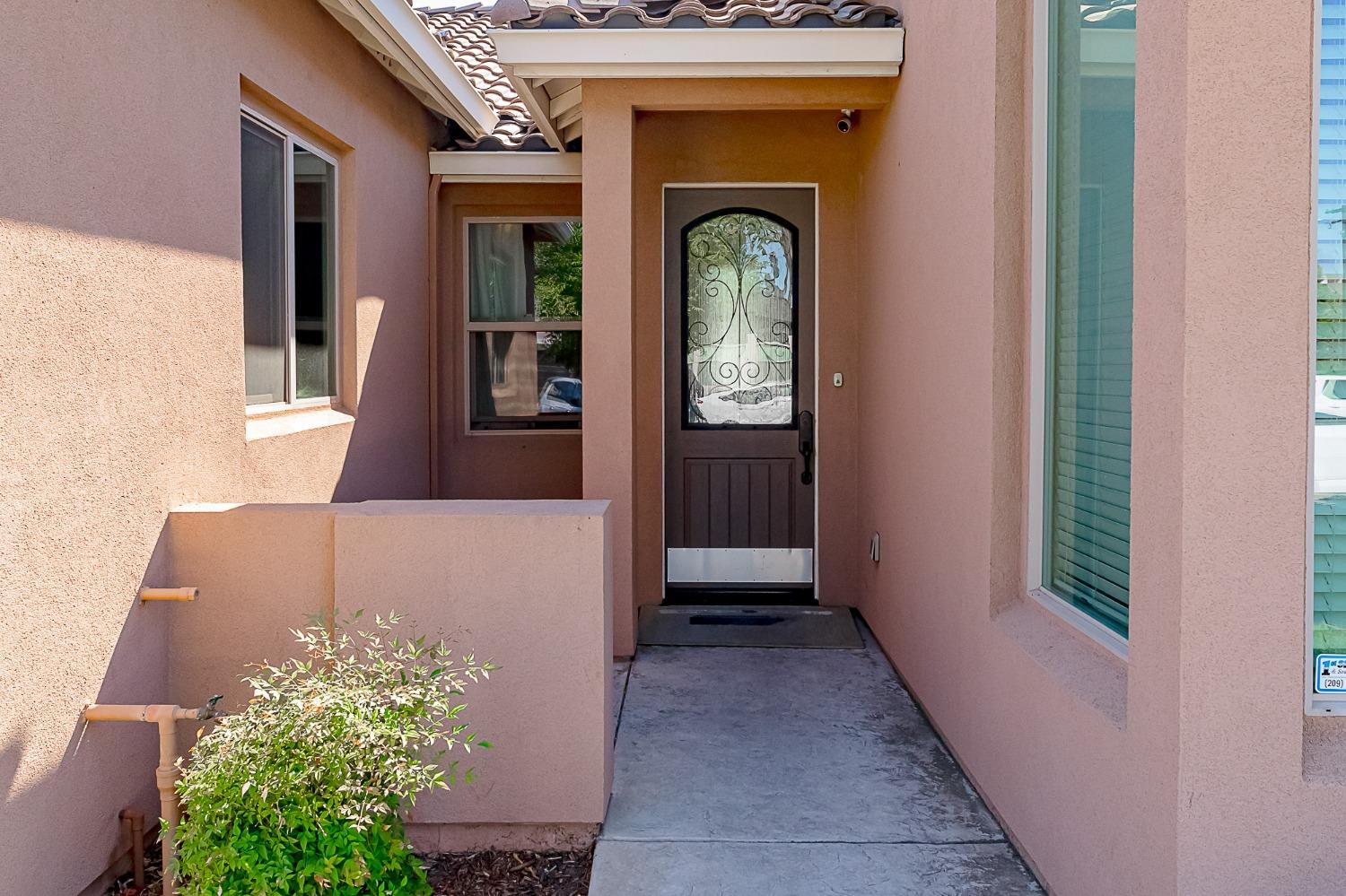 Detail Gallery Image 4 of 21 For 820 Hintze Landing Ct, Modesto,  CA 95354 - 3 Beds | 2/1 Baths