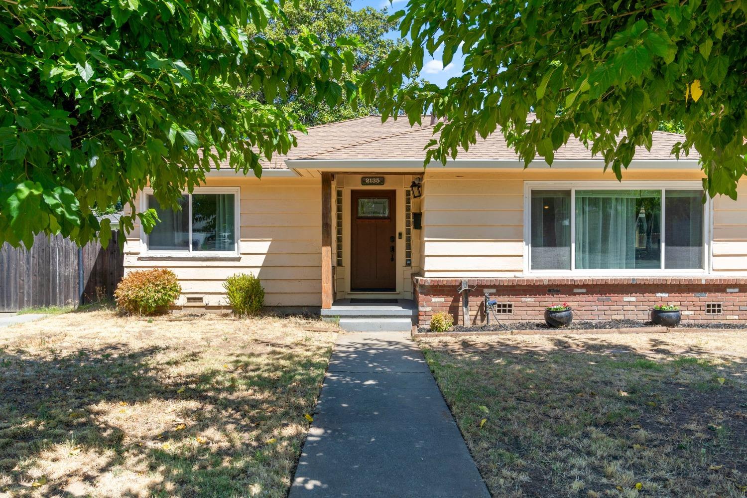 Detail Gallery Image 1 of 1 For 2135 Roanoke Ave, Sacramento,  CA 95838 - 2 Beds | 1 Baths