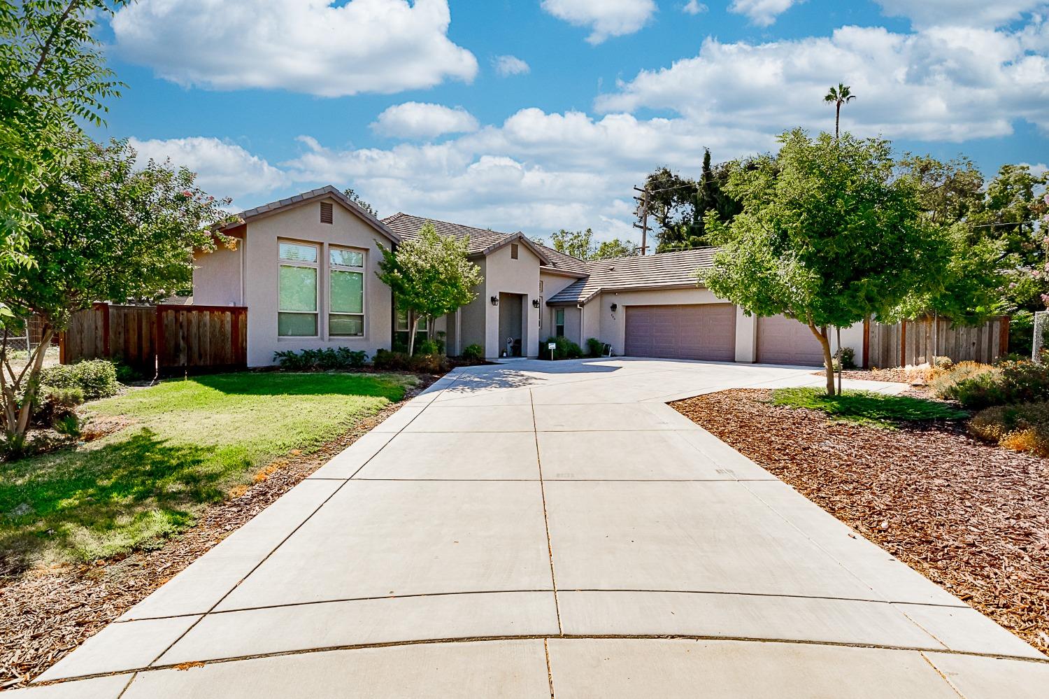 Detail Gallery Image 1 of 21 For 800 Hintze Landing Ct, Modesto,  CA 95354 - 4 Beds | 2/1 Baths