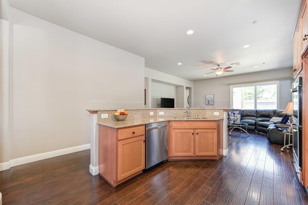 Detail Gallery Image 9 of 58 For 2144 Arlington Dr, Roseville,  CA 95747 - 3 Beds | 2 Baths