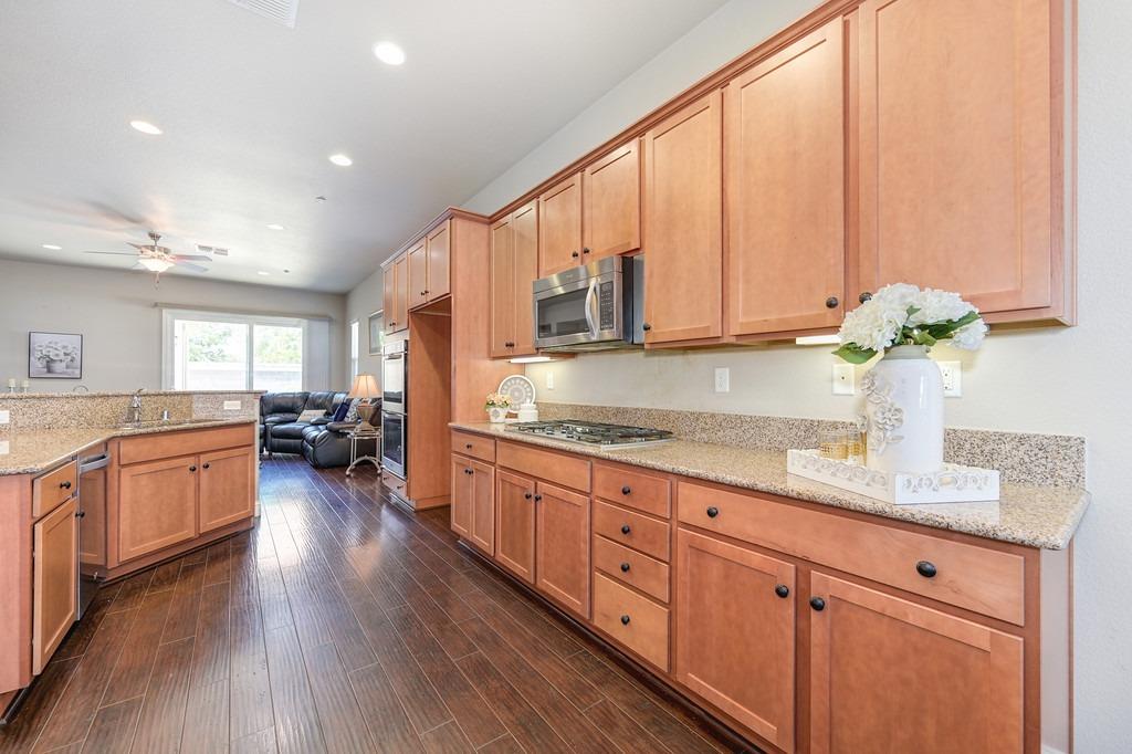 Detail Gallery Image 10 of 58 For 2144 Arlington Dr, Roseville,  CA 95747 - 3 Beds | 2 Baths