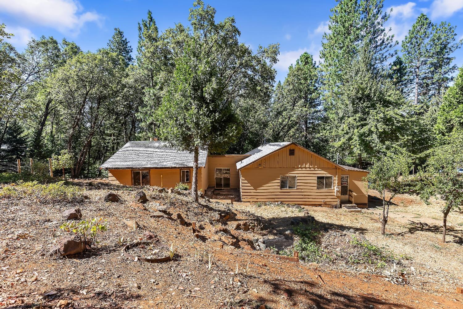 Detail Gallery Image 12 of 39 For 11000 Bubbling Wells Rd, Grass Valley,  CA 95945 - 3 Beds | 2 Baths