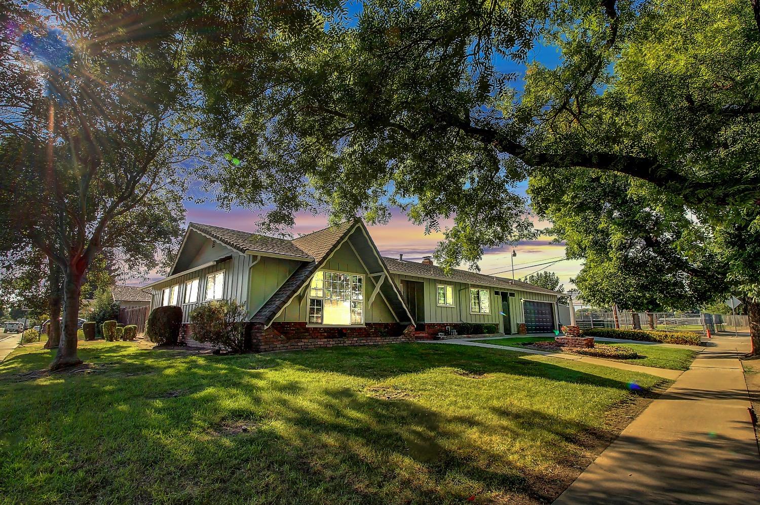 Detail Gallery Image 1 of 1 For 2509 College Ave, Modesto,  CA 95350 - 3 Beds | 2 Baths