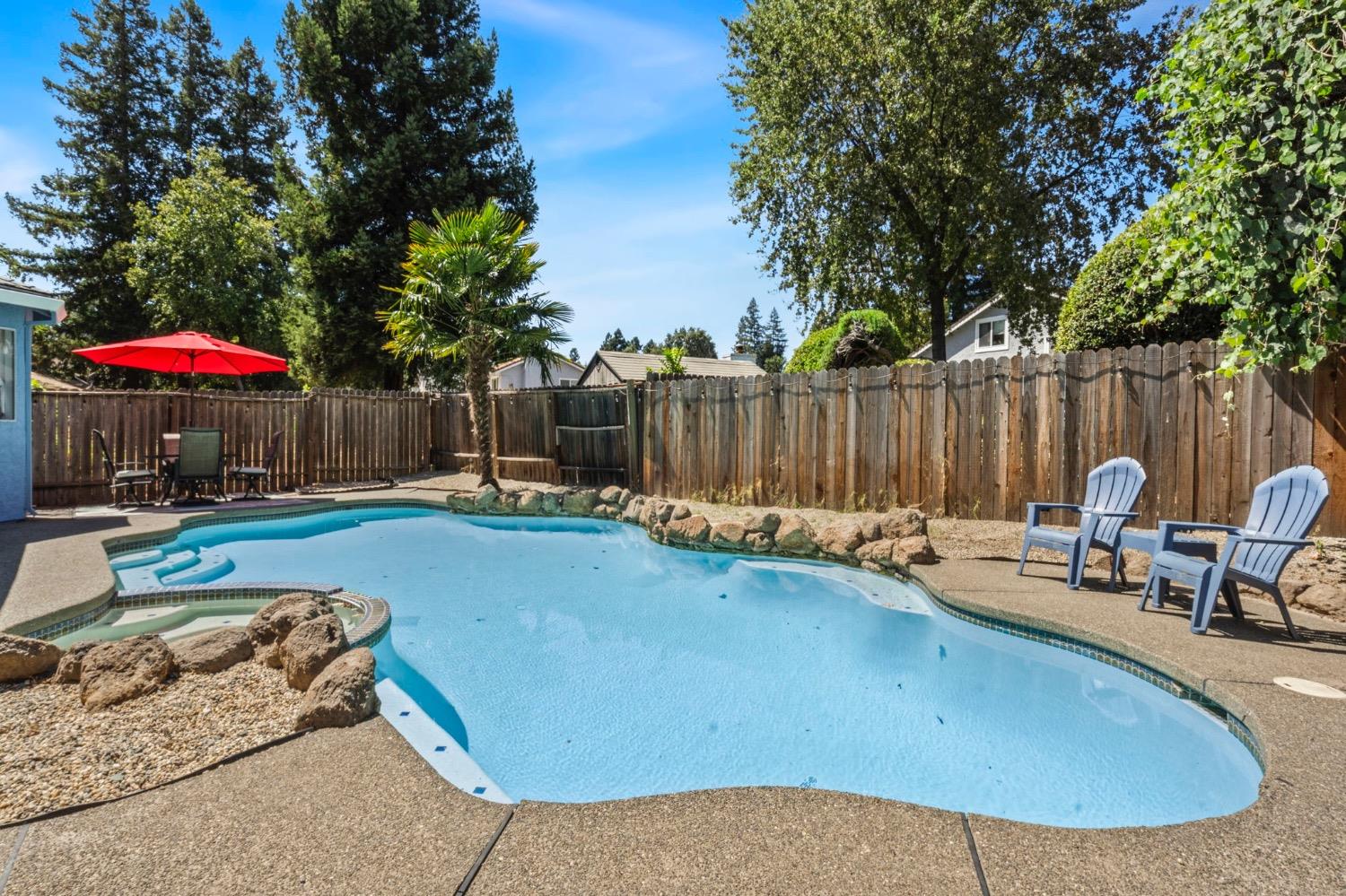 Detail Gallery Image 1 of 1 For 1535 Pebblewood Dr, Sacramento,  CA 95833 - 3 Beds | 2 Baths