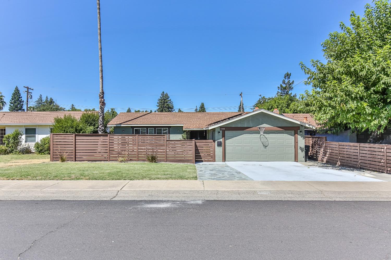 Detail Gallery Image 1 of 1 For 1108 Fairfield Ave, Roseville,  CA 95678 - 3 Beds | 2 Baths