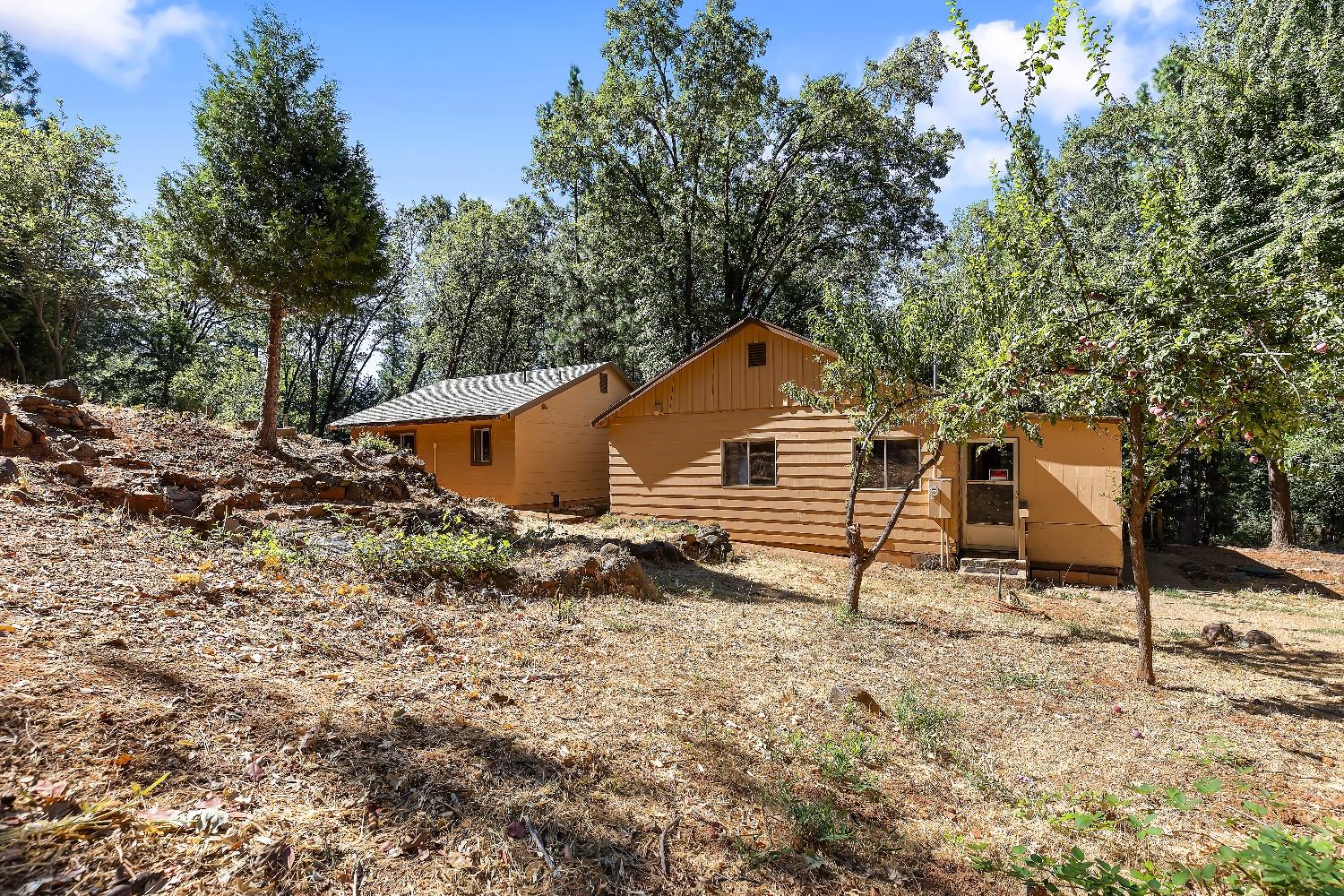 Detail Gallery Image 17 of 39 For 11000 Bubbling Wells Rd, Grass Valley,  CA 95945 - 3 Beds | 2 Baths