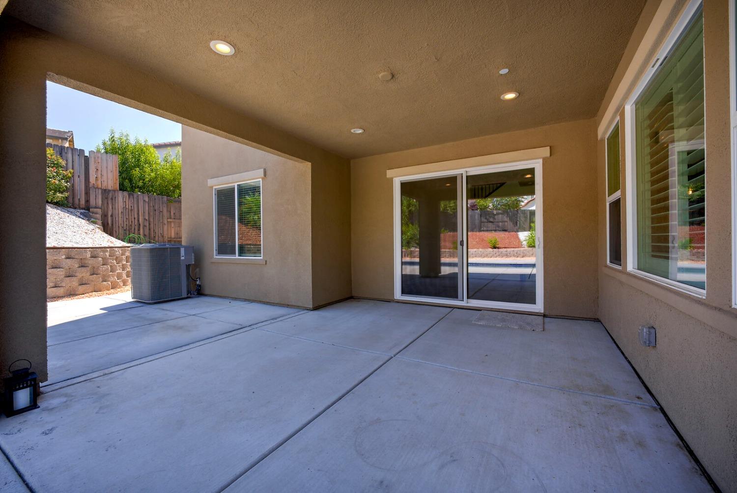 Detail Gallery Image 38 of 52 For 2593 Creek Hollow Rd, Rocklin,  CA 95765 - 4 Beds | 3/1 Baths