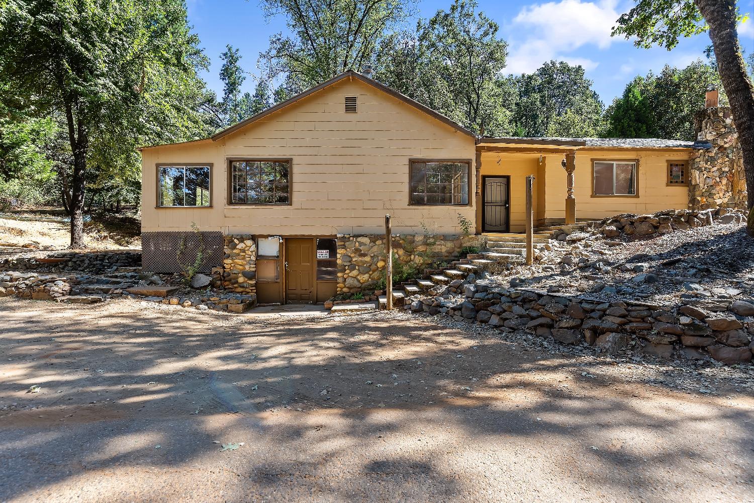 Detail Gallery Image 1 of 39 For 11000 Bubbling Wells Rd, Grass Valley,  CA 95945 - 3 Beds | 2 Baths