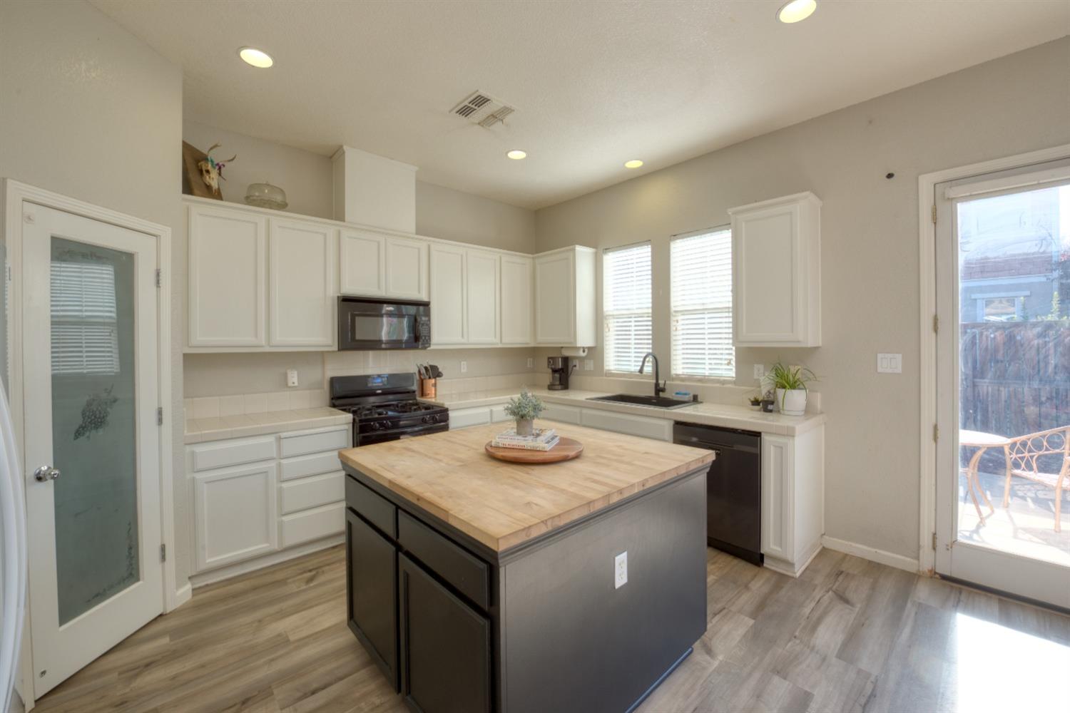 Detail Gallery Image 7 of 32 For 9442 Vintner Cir, Patterson,  CA 95363 - 3 Beds | 2 Baths