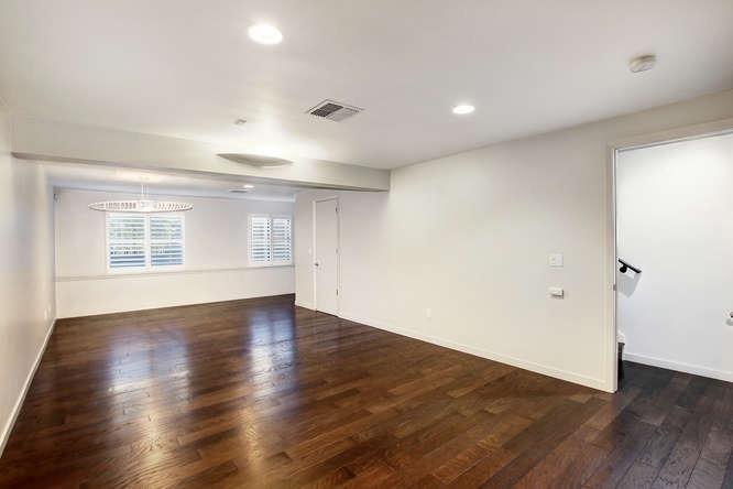 E Walk, Sacramento, CA, 95816-5925