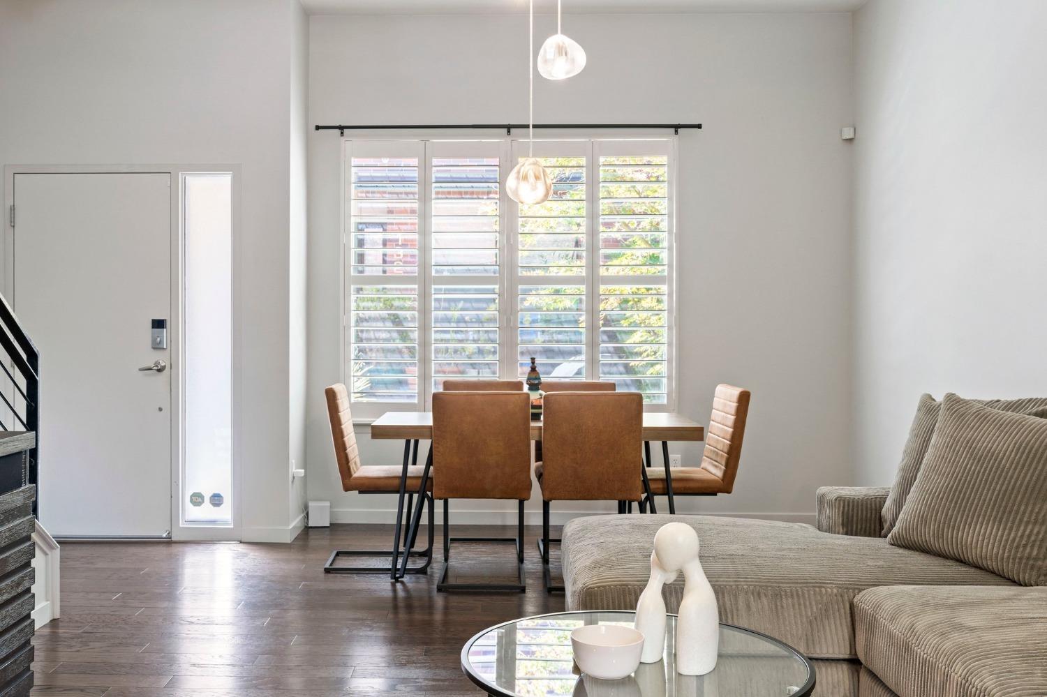 E Walk, Sacramento, CA, 95816-5925