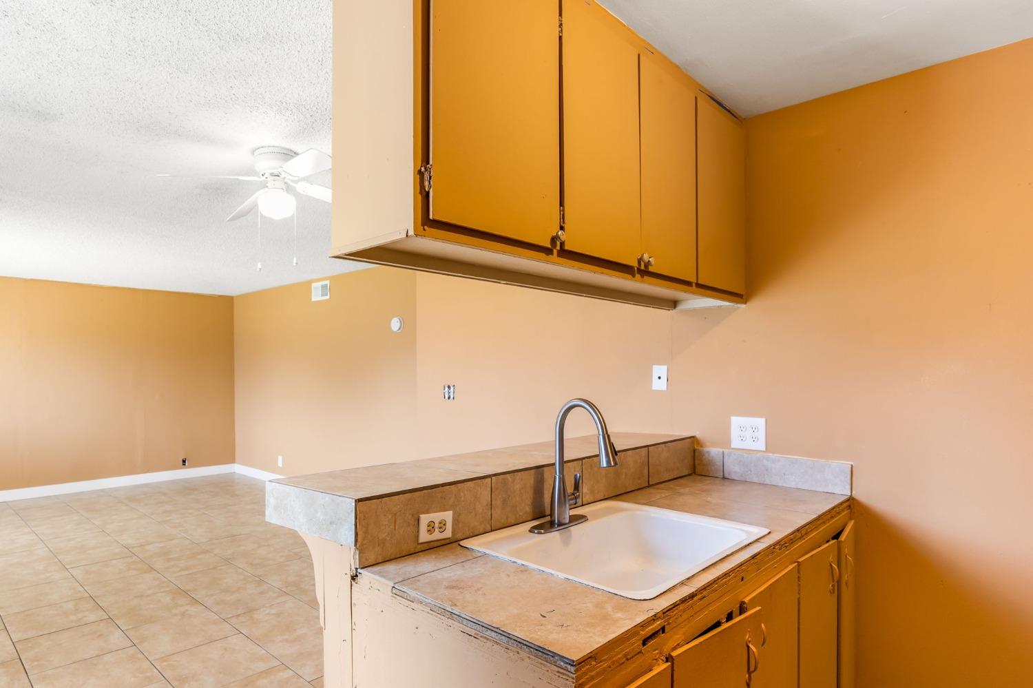 Detail Gallery Image 11 of 26 For 402 E Bianchi Rd #1,  Stockton,  CA 95207 - 2 Beds | 1 Baths