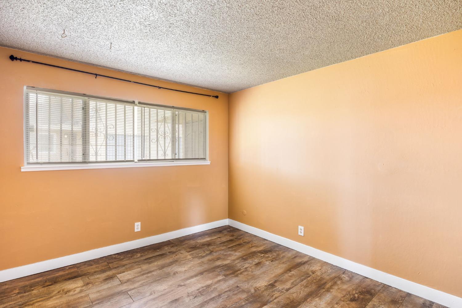 Detail Gallery Image 16 of 26 For 402 E Bianchi Rd #1,  Stockton,  CA 95207 - 2 Beds | 1 Baths