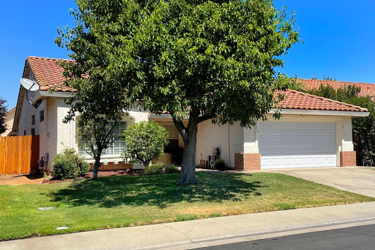 Detail Gallery Image 1 of 1 For 4121 Marseille Ct, Elk Grove,  CA 95758 - 4 Beds | 2 Baths