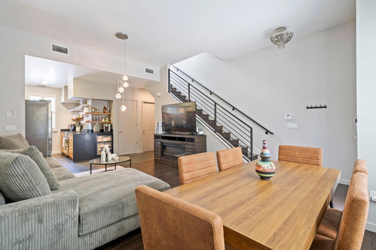 E Walk, Sacramento, CA, 95816-5925