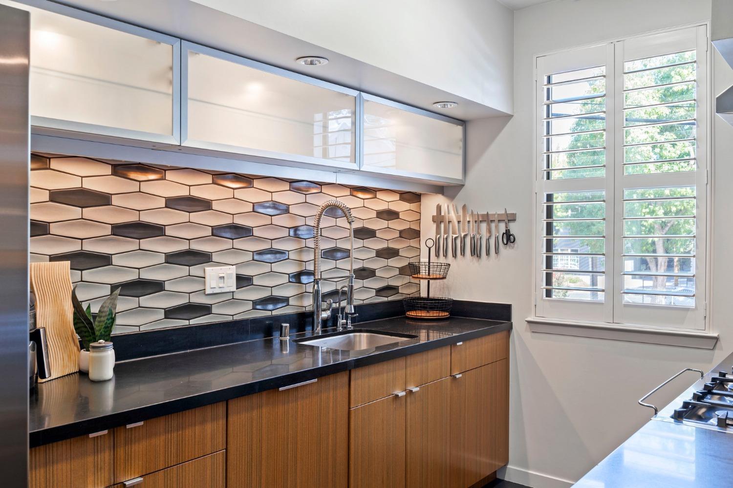 E Walk, Sacramento, CA, 95816-5925