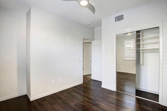 E Walk, Sacramento, CA, 95816-5925