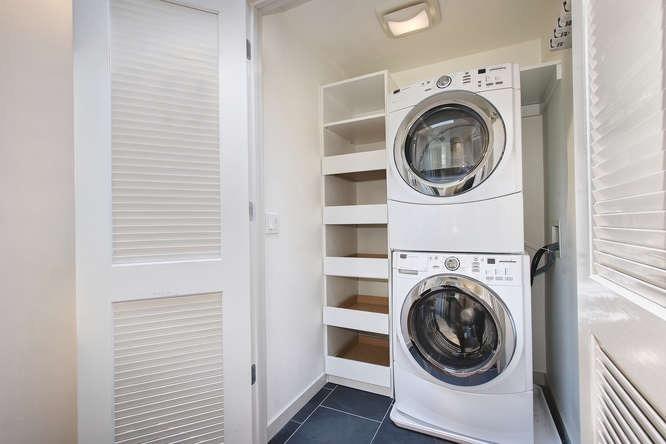 E Walk, Sacramento, CA, 95816-5925