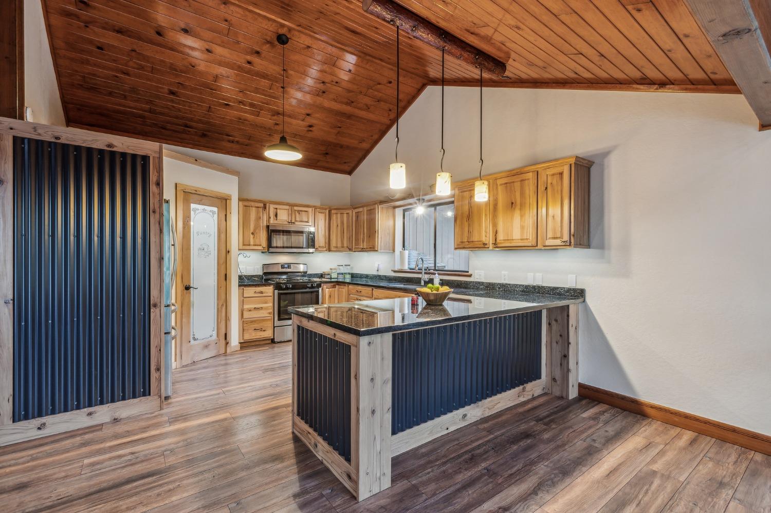 Detail Gallery Image 5 of 19 For 11705 Buckeye Rd, Nevada City,  CA 95959 - 2 Beds | 2 Baths