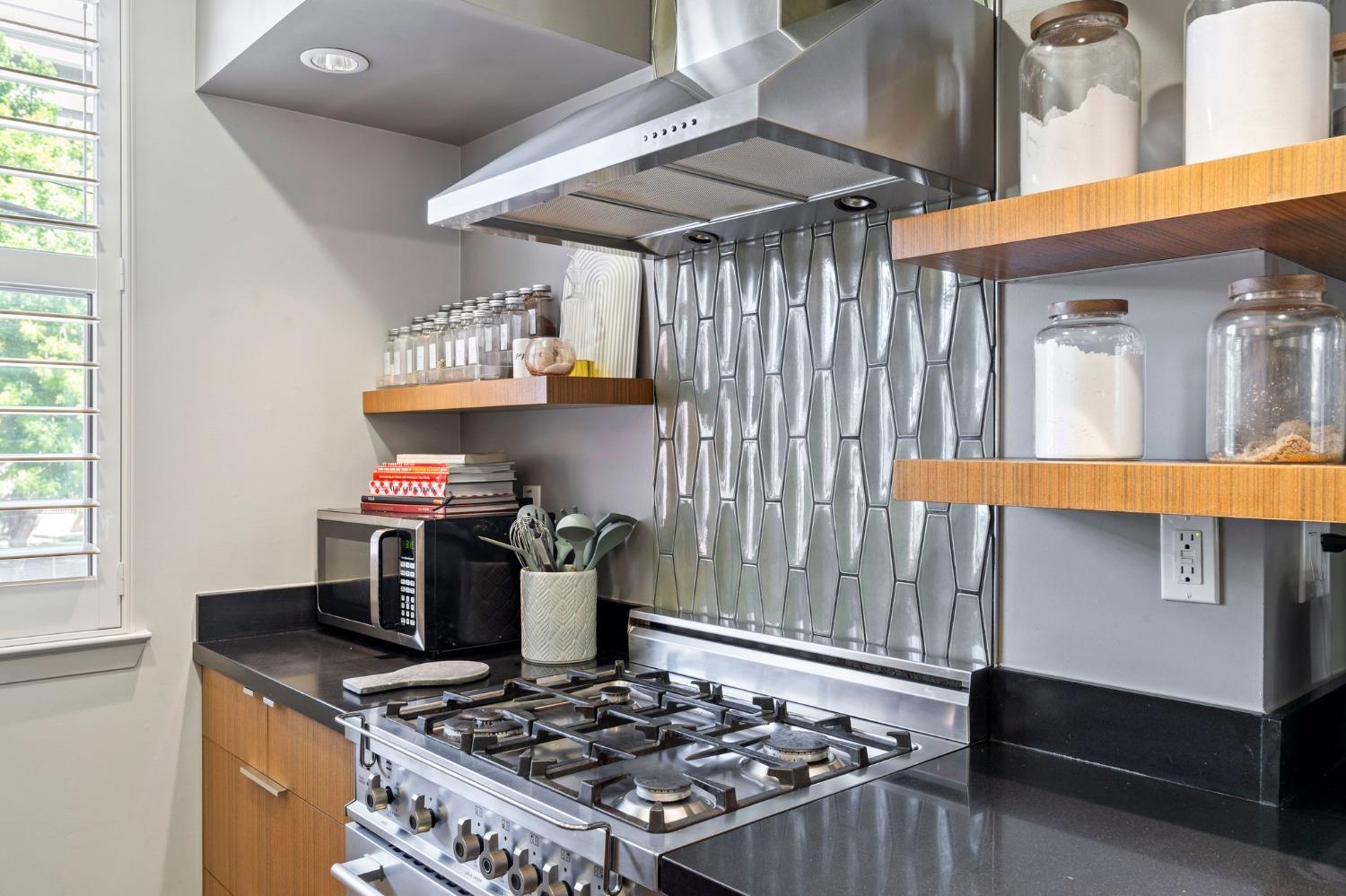 E Walk, Sacramento, CA, 95816-5925