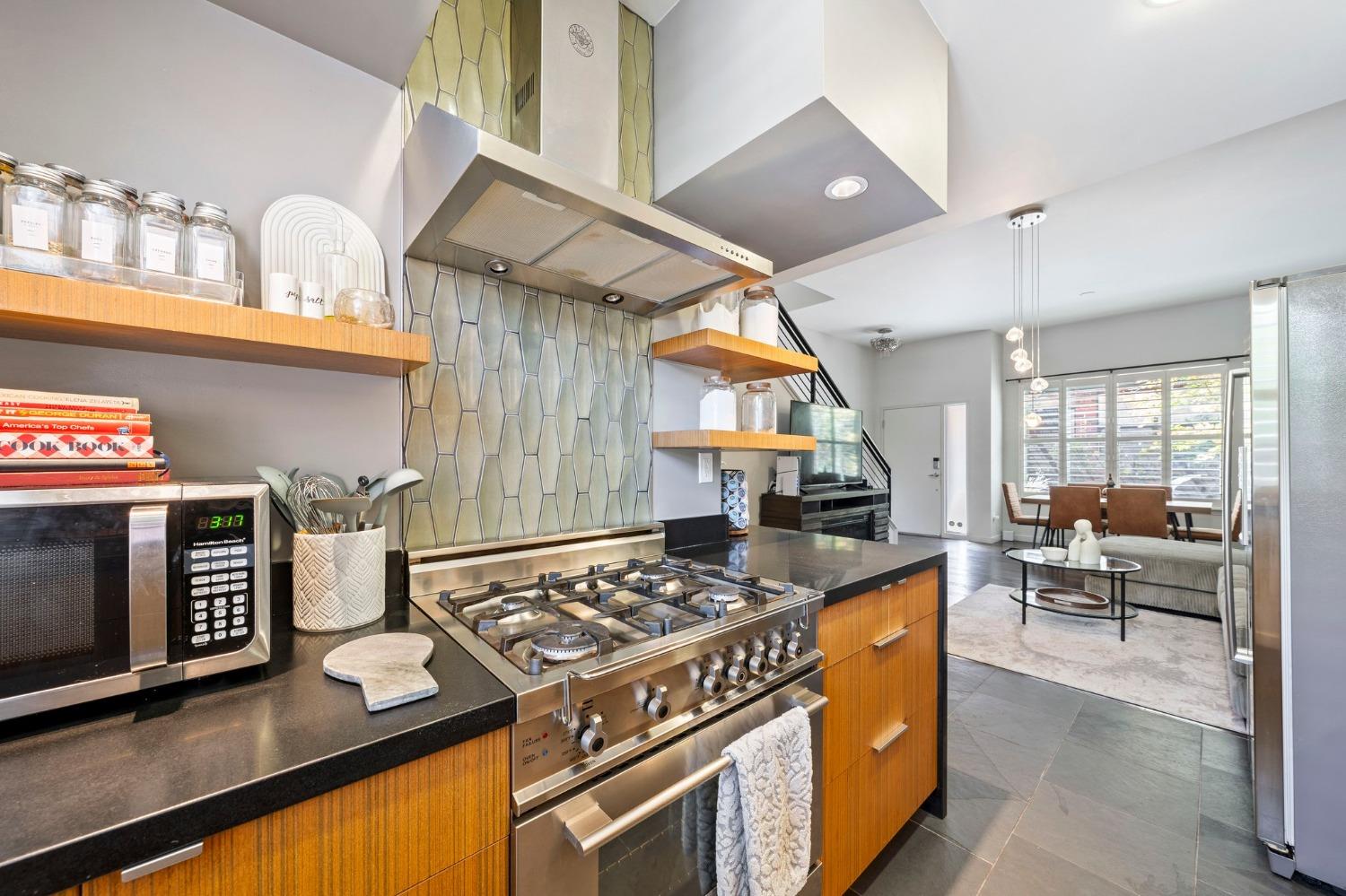 E Walk, Sacramento, CA, 95816-5925