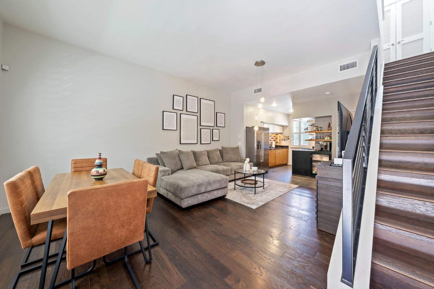 E Walk, Sacramento, CA, 95816-5925