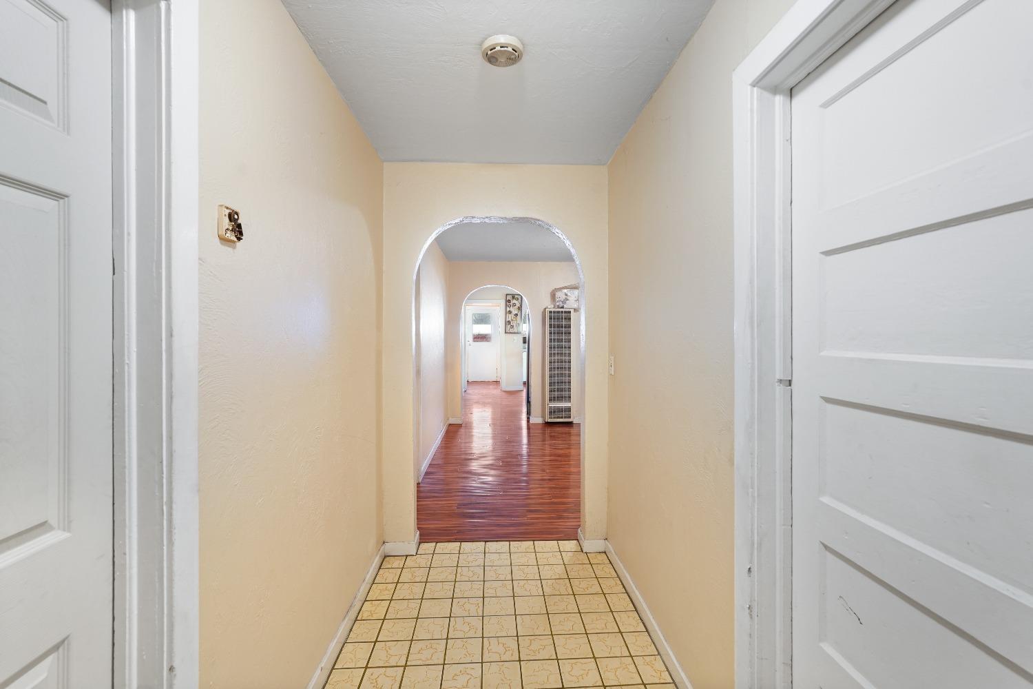 Detail Gallery Image 7 of 17 For 879 W San Carlos St, San Jose,  CA 95126 - 4 Beds | 1 Baths