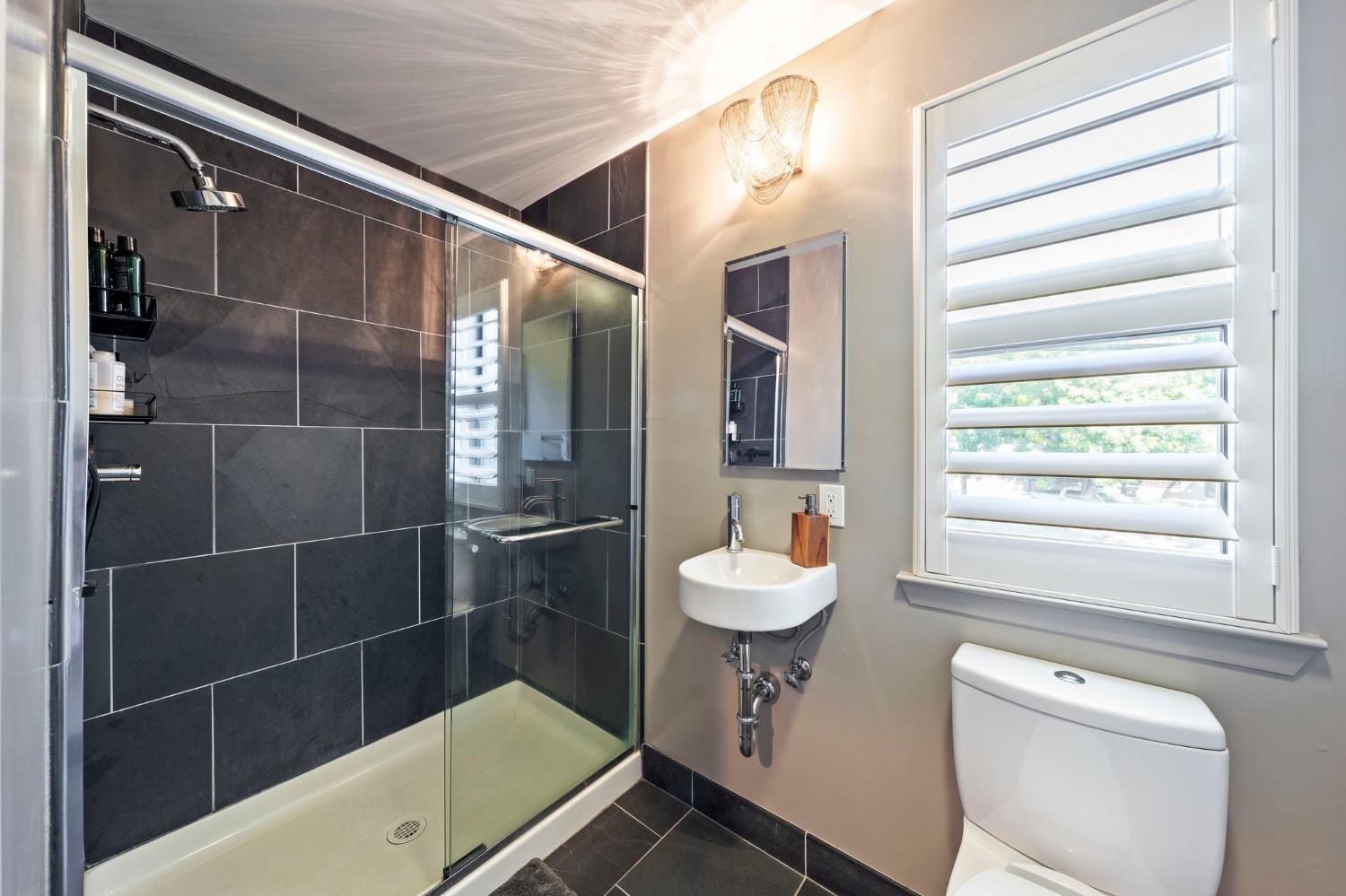 E Walk, Sacramento, CA, 95816-5925