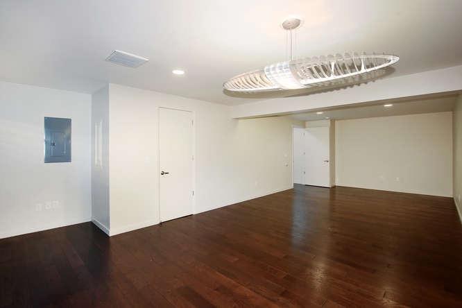 E Walk, Sacramento, CA, 95816-5925