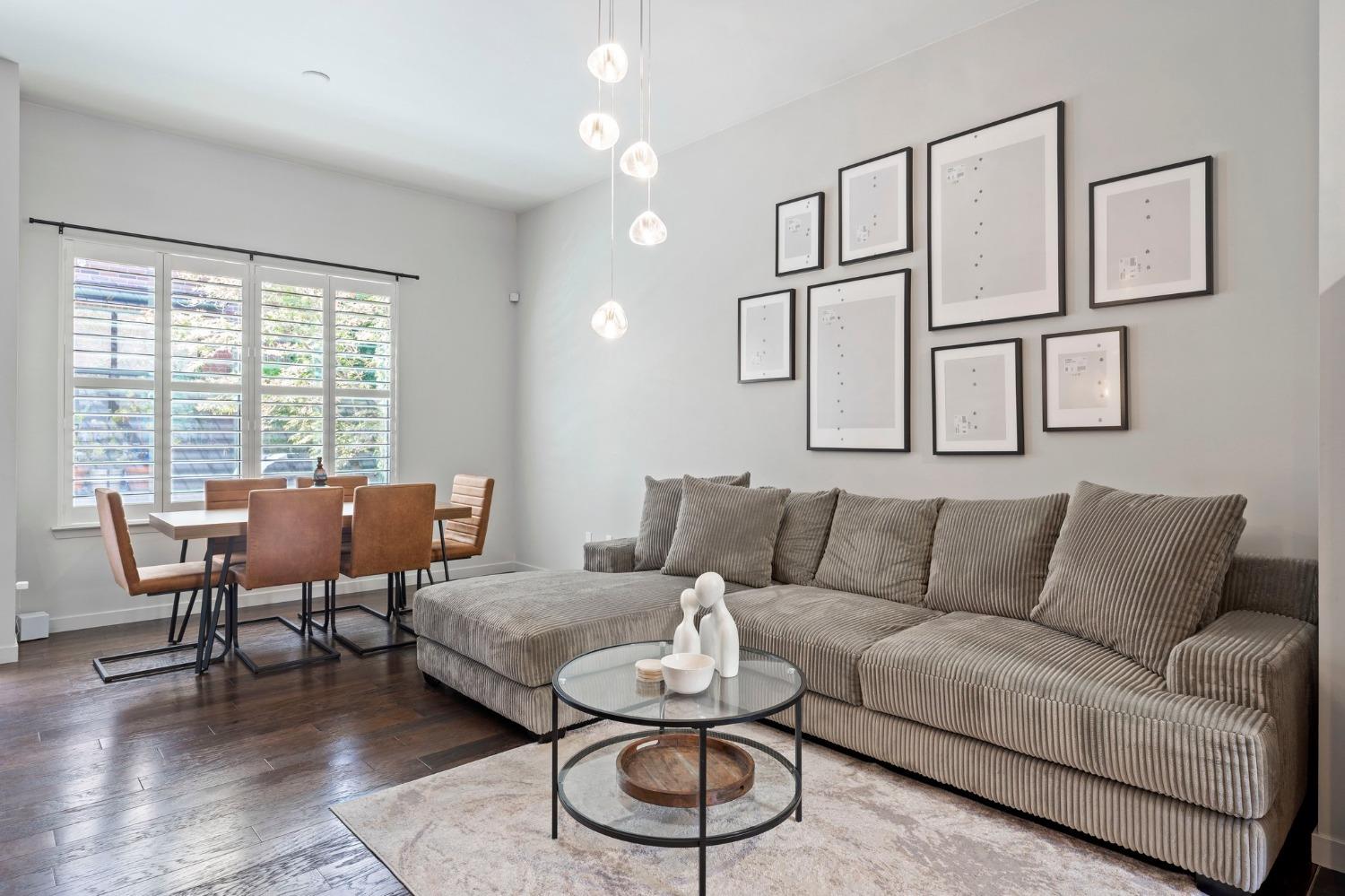 E Walk, Sacramento, CA, 95816-5925