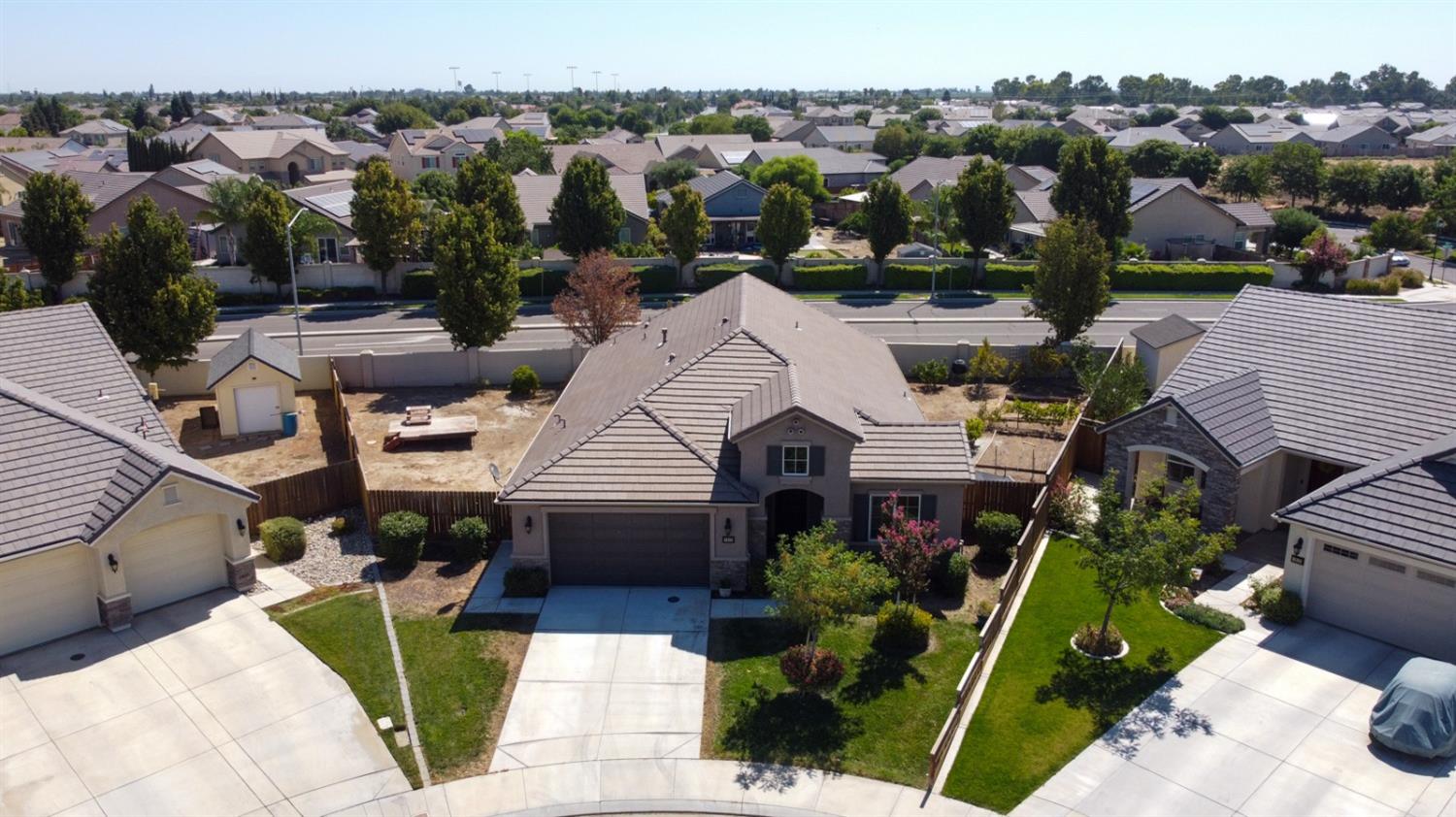 Chert Court, Los Banos, California image 35