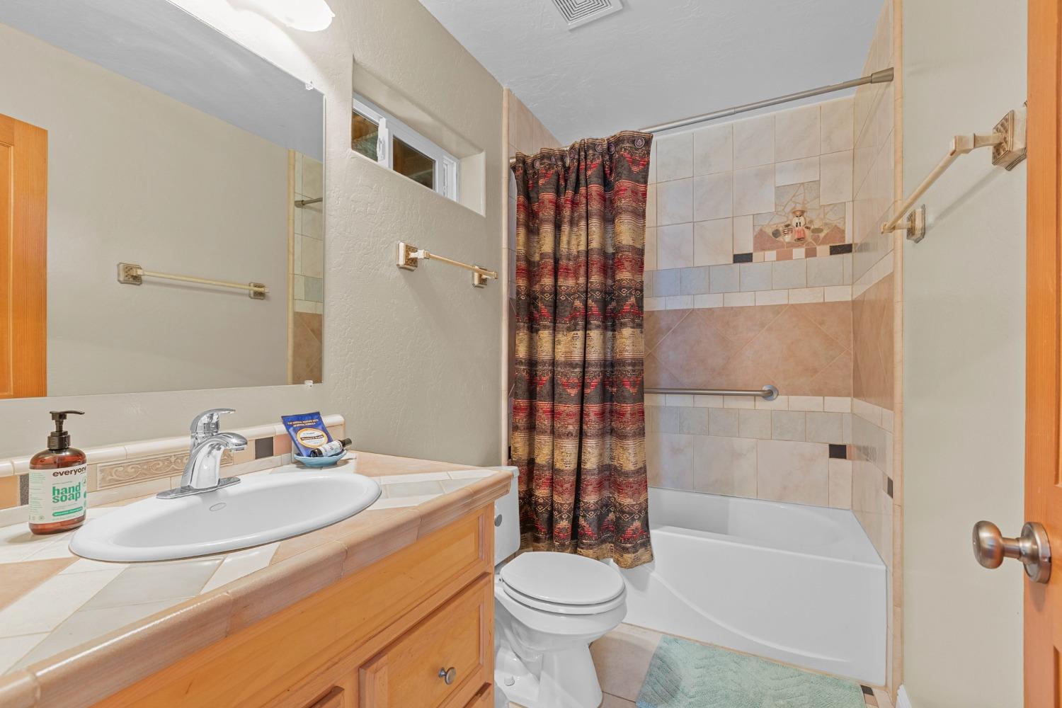 Detail Gallery Image 10 of 76 For 27949 Cherokee St, Nevada City,  CA 95959 - 8 Beds | 8/1 Baths