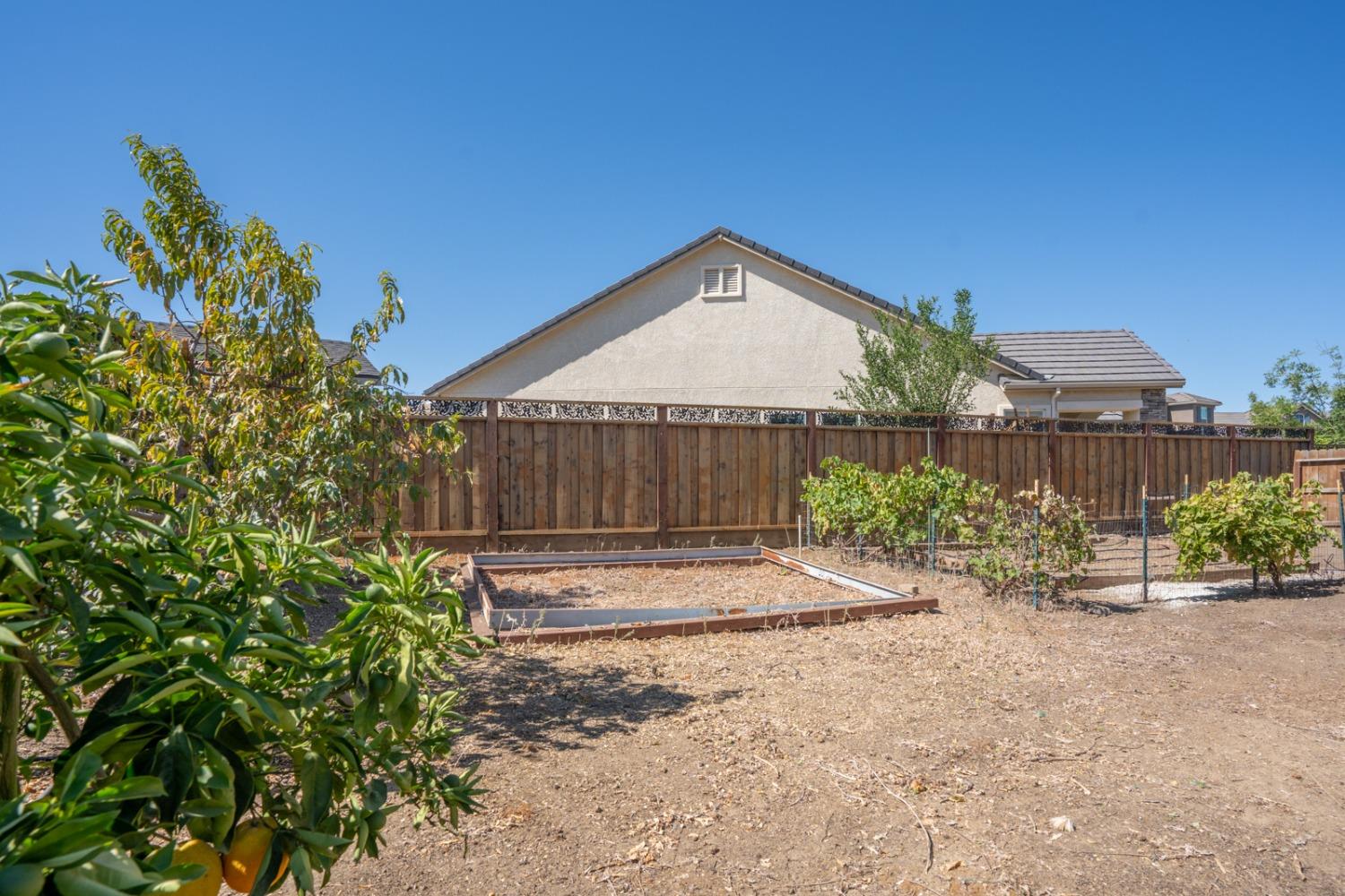 Chert Court, Los Banos, California image 32