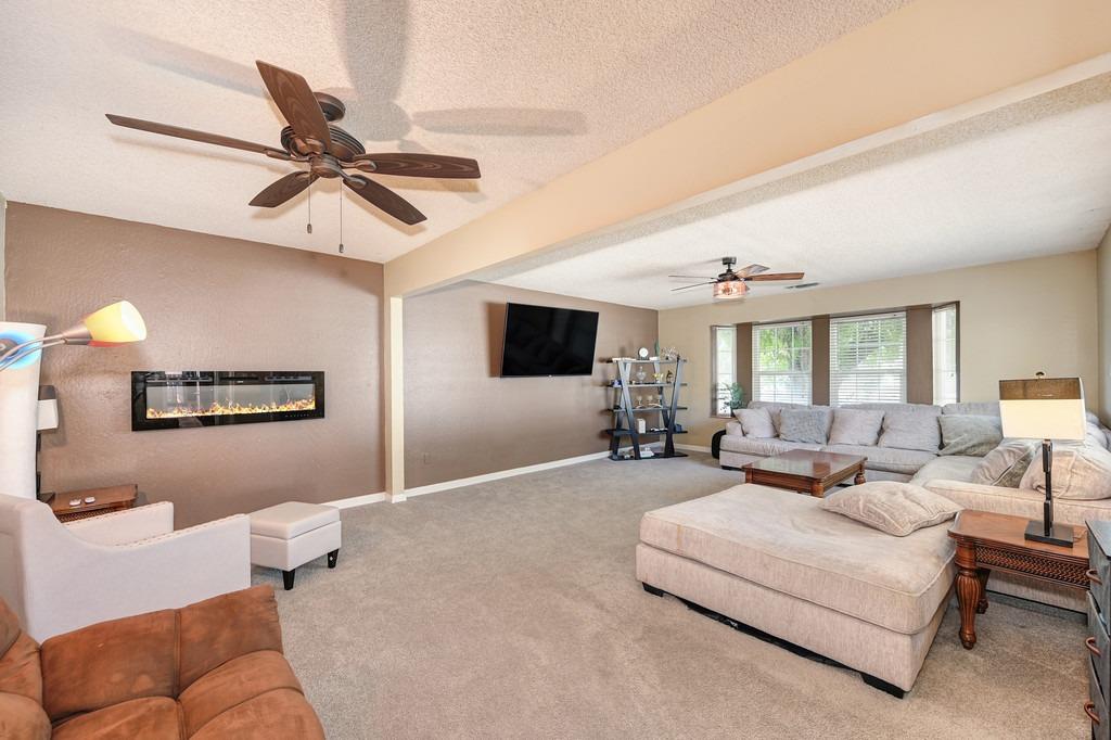 Detail Gallery Image 8 of 41 For 6342 Trenton Way, Citrus Heights,  CA 95621 - 3 Beds | 1/1 Baths