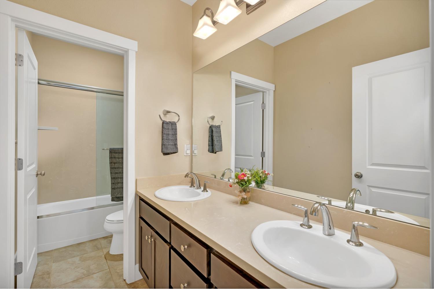 Chert Court, Los Banos, California image 17