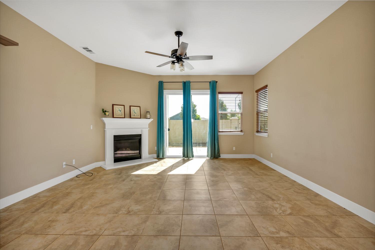 Chert Court, Los Banos, California image 14
