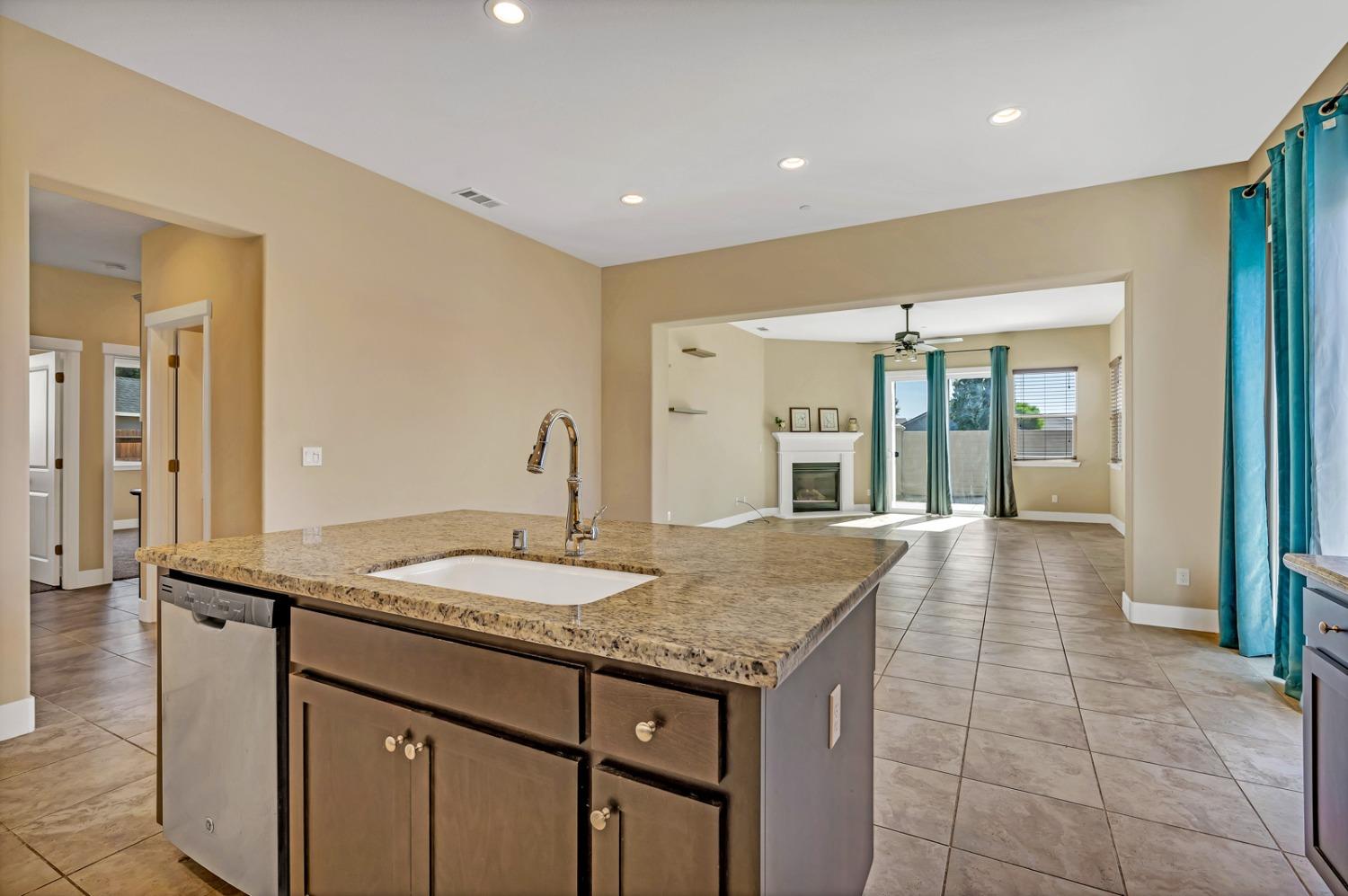 Chert Court, Los Banos, California image 11
