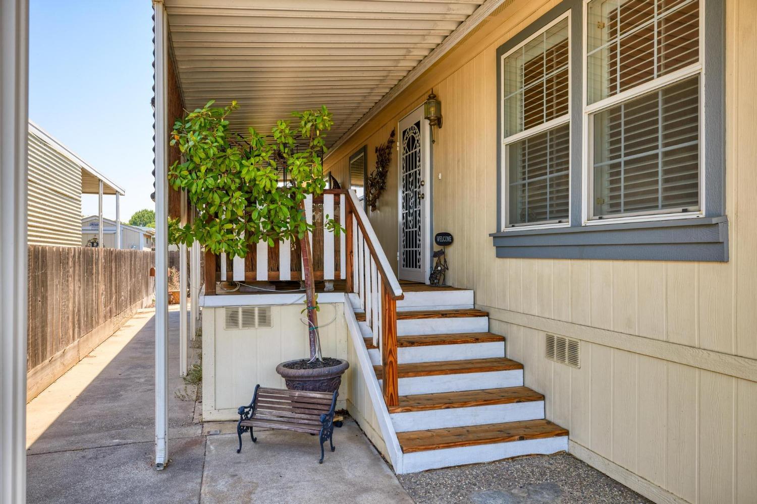 Detail Gallery Image 5 of 22 For 1830 E Yosemite, Manteca,  CA 95336 - 3 Beds | 2 Baths