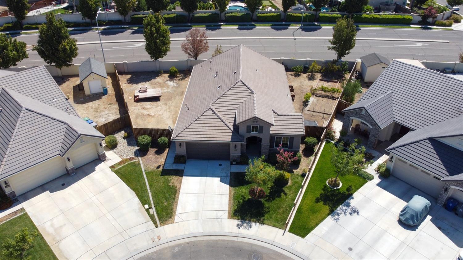 Chert Court, Los Banos, California image 36