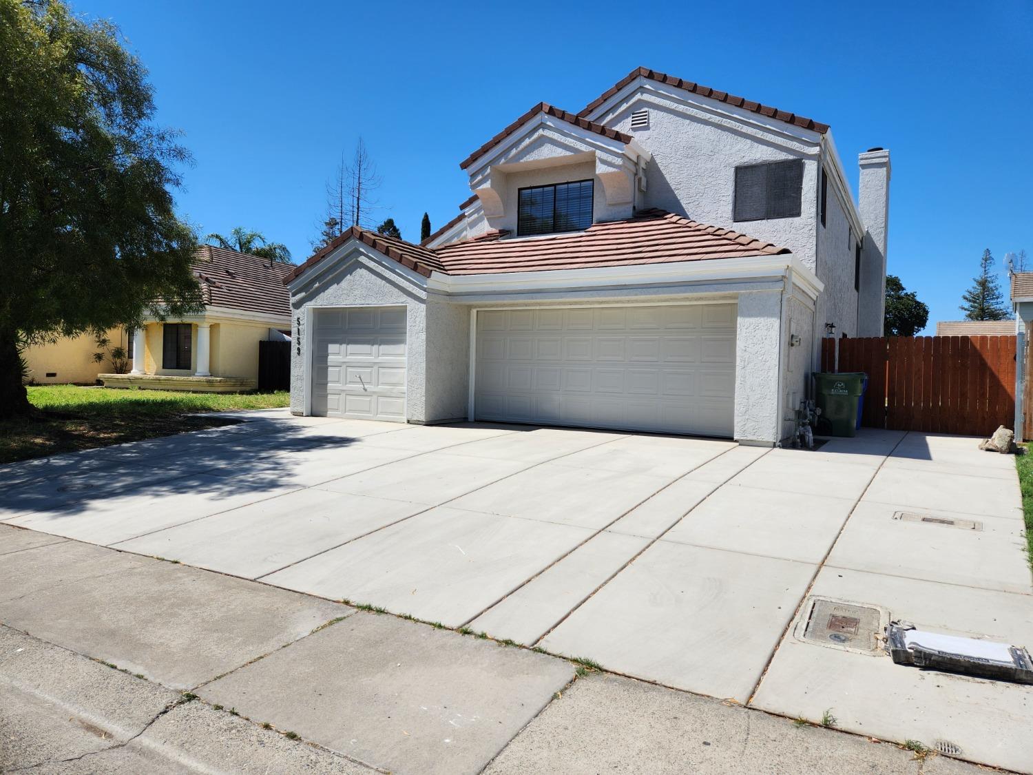 Detail Gallery Image 2 of 32 For 5159 Laguna Park Dr, Elk Grove,  CA 95758 - 4 Beds | 3 Baths