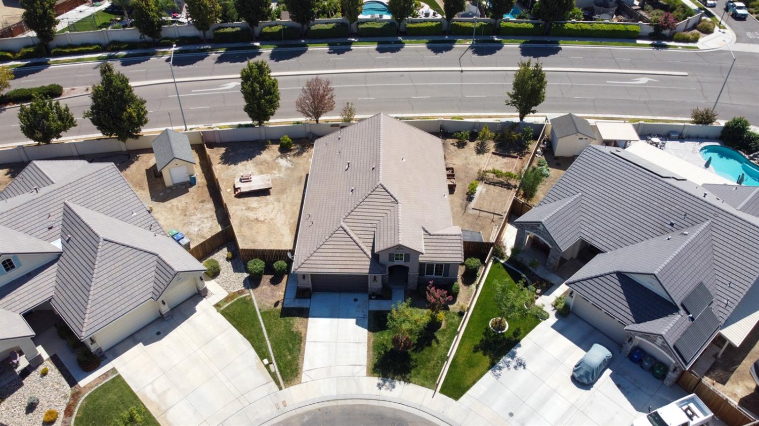 Chert Court, Los Banos, California image 37