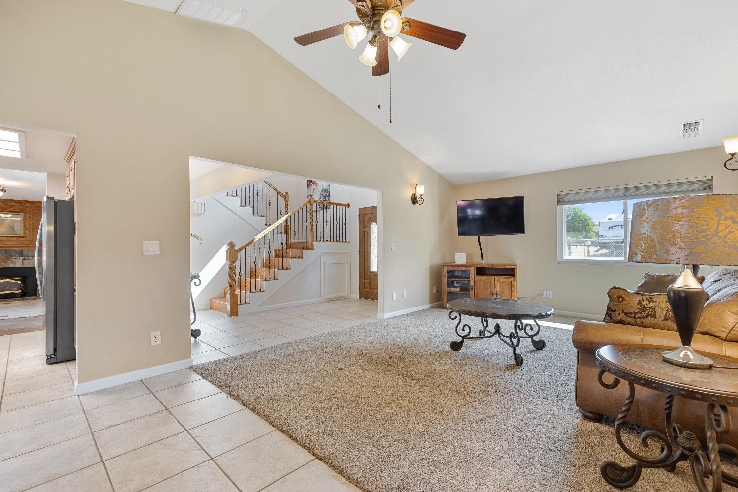 Detail Gallery Image 2 of 21 For 8251 Holly Dr, Citrus Heights,  CA 95610 - 3 Beds | 2/1 Baths