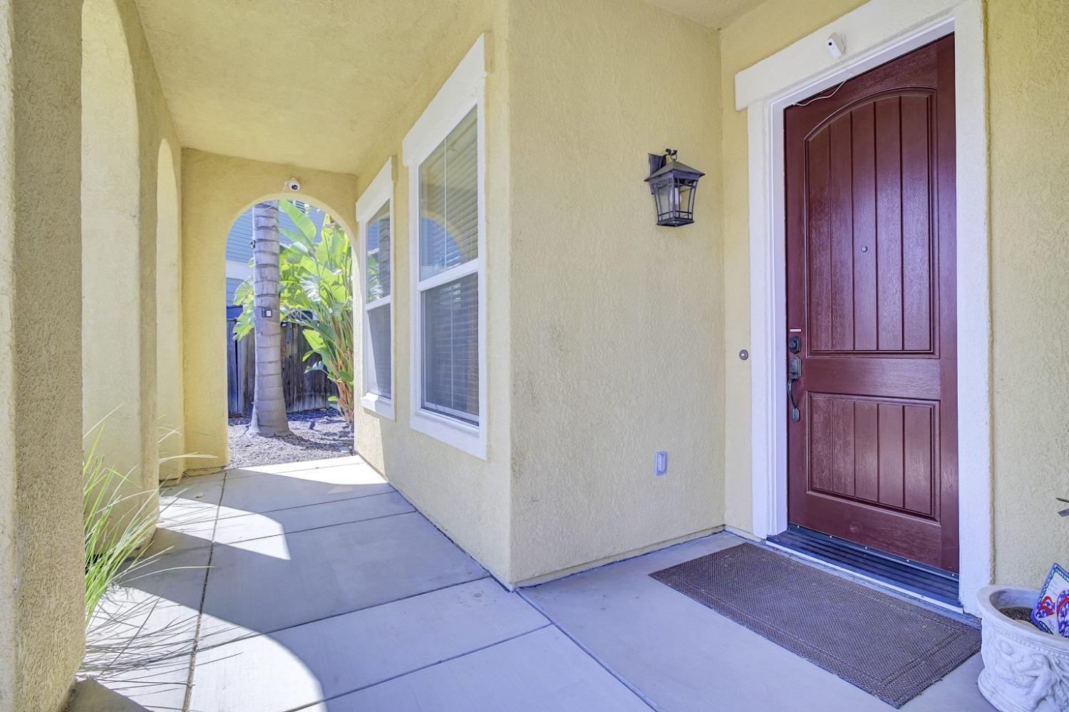 Detail Gallery Image 2 of 55 For 1658 Tamarisk Ln, Tracy,  CA 95377 - 5 Beds | 3/1 Baths