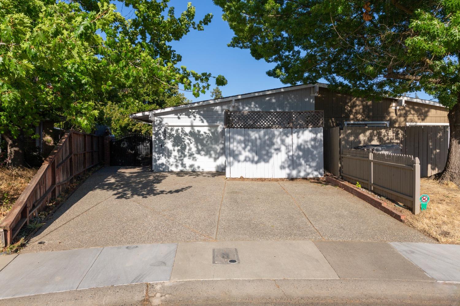 Detail Gallery Image 1 of 1 For 6235 Bobbiwood Way, Sacramento,  CA 95828 - 2 Beds | 2 Baths